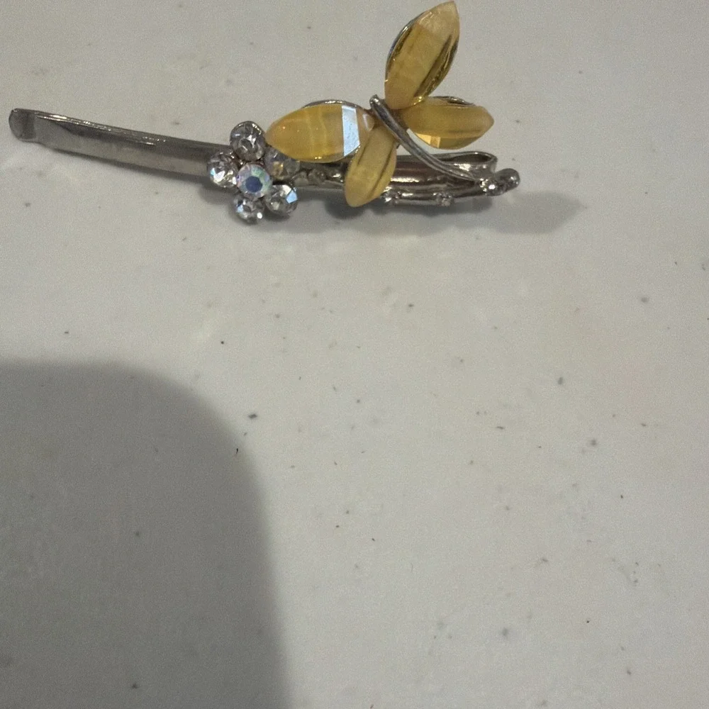 VTG 2 Hair Clips Women's Rhinestone Flower Butterfly Silvertone READ MORE‎
